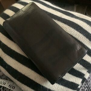 Authentic Louis Vuitton Vintage Black Epi Leather Wallet! 🖤